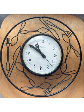 Vintage Sky timer Kitchen Clock Fork Knife Hands Spoon Black Wrought Iron Quartz